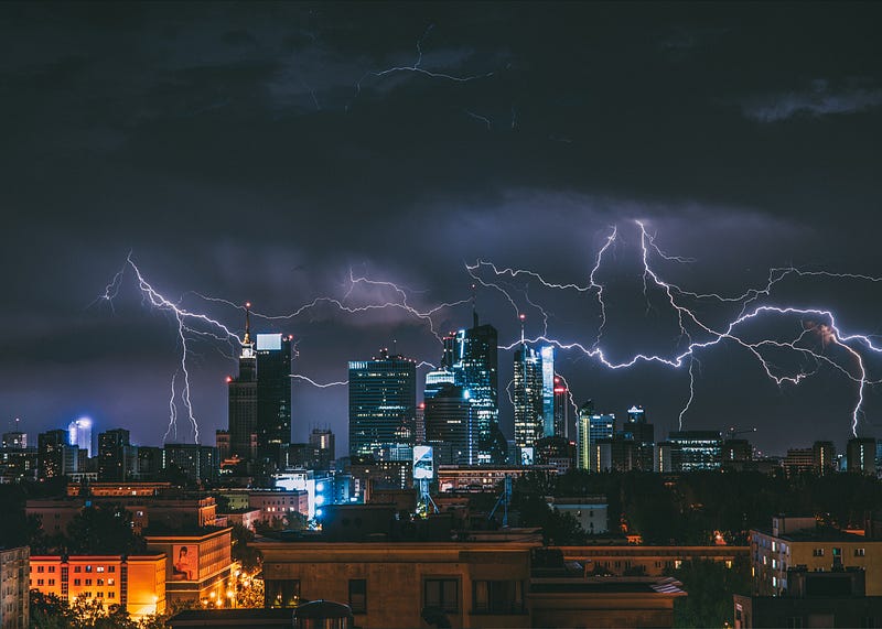 Lightning as a large-scale static electricity phenomenon